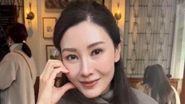 巴外翻又高又壮比妈妈李嘉欣还要高m6米乐许晋亨14岁儿子长变样嘴(图7)