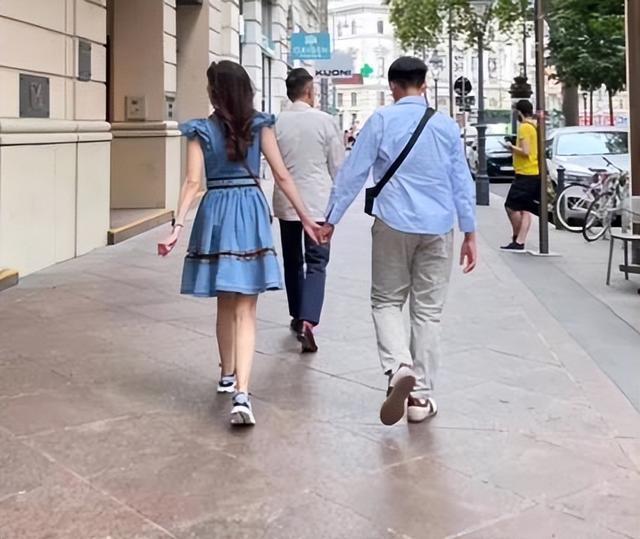 巴外翻又高又壮比妈妈李嘉欣还要高m6米乐许晋亨14岁儿子长变样嘴(图12)